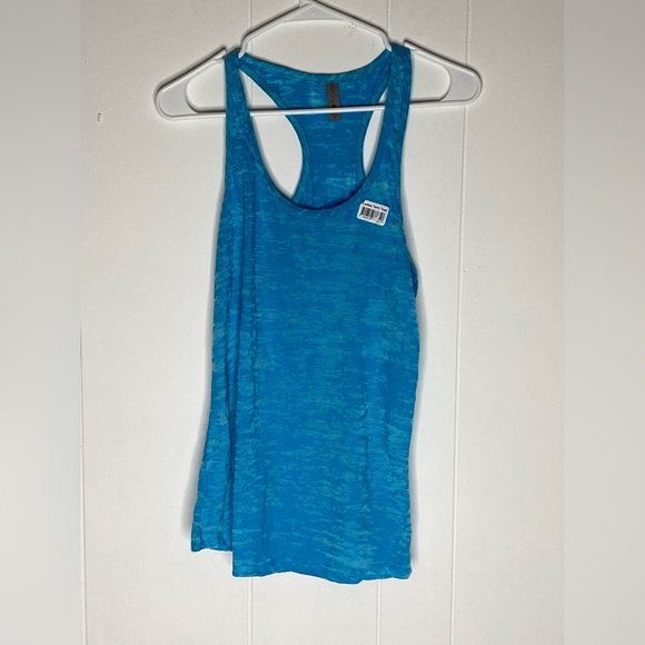 Sets of 4 Women yoga/work out shirts size S,M - Picture 3 of 4